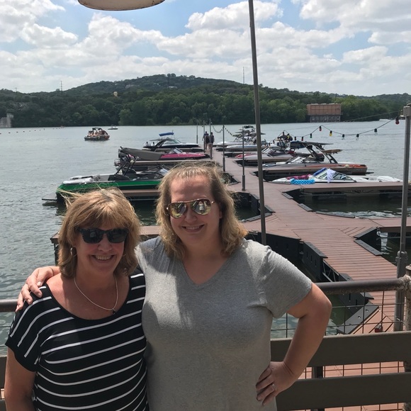 Meet your Posher, Liz, at Anchors & Tides Boutique - Picture 7 of 8